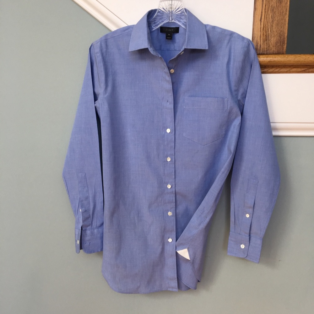 Sz00 J. Crew chambray blouse with white darts.